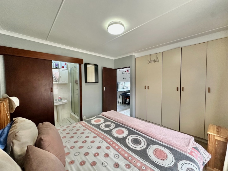 3 Bedroom Property for Sale in Denneoord Western Cape